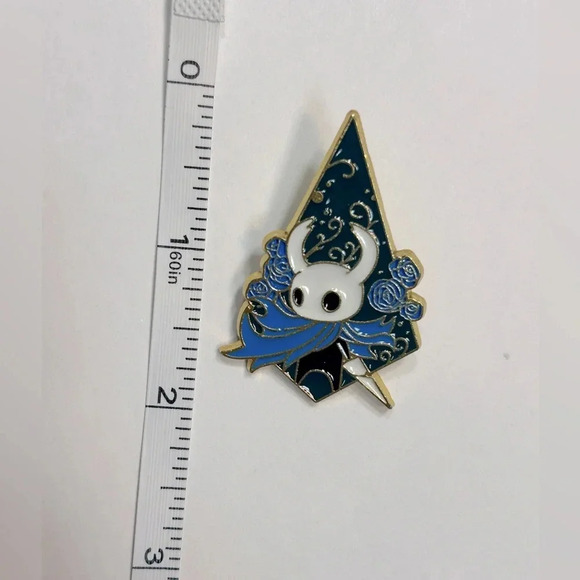 Hollow Knight - The Knight - Epic Pin 🖤 - Picture 3 of 5